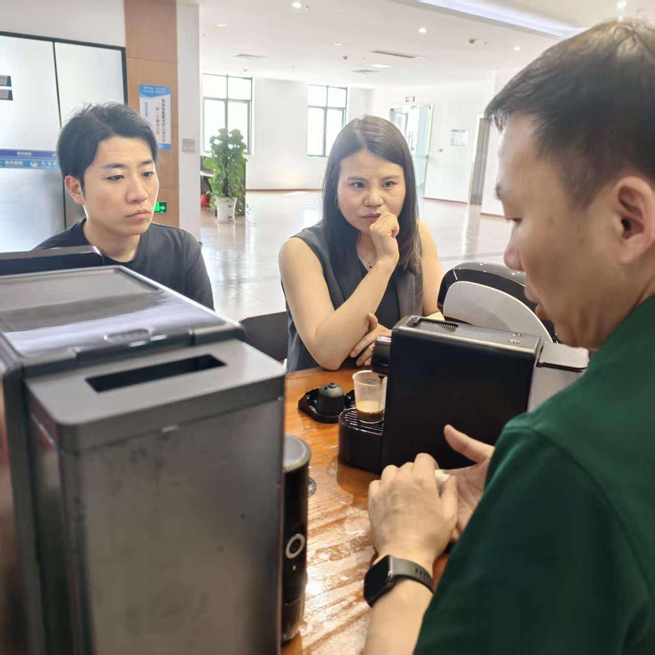Poukisa kliyan Japonè te vizite SEAVER pou machin avanse otomatik ak kafe pòtab?